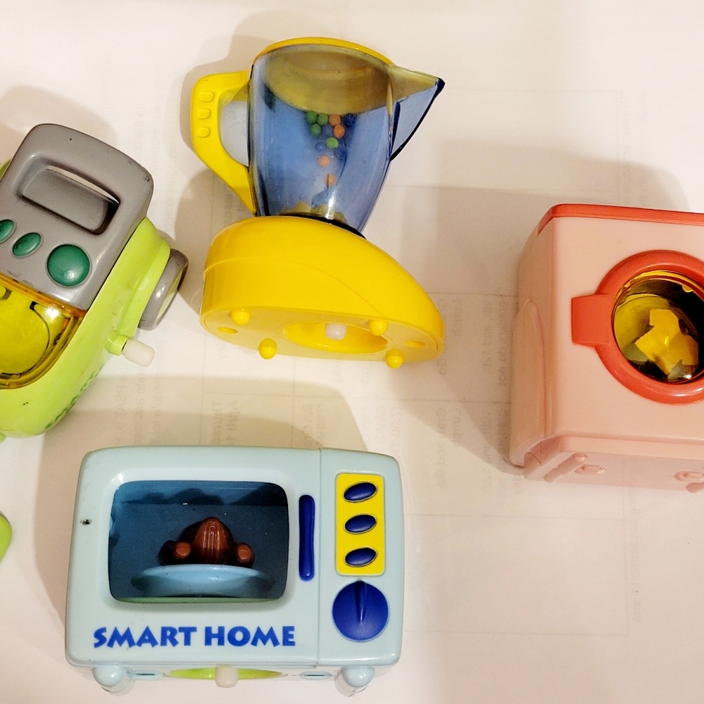 VINTAGE MINI WIND UP  APPLIANCE 3IN
